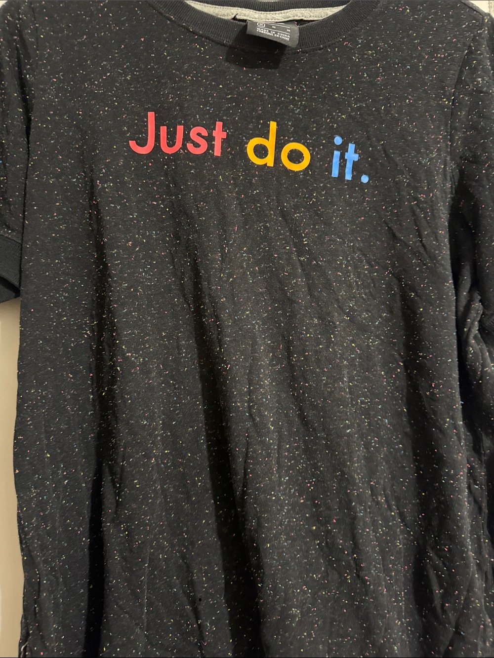 Nike Women's Size Medium Black Rainbow Speckle "Just Do It" Graphic - Picture 4 of 8